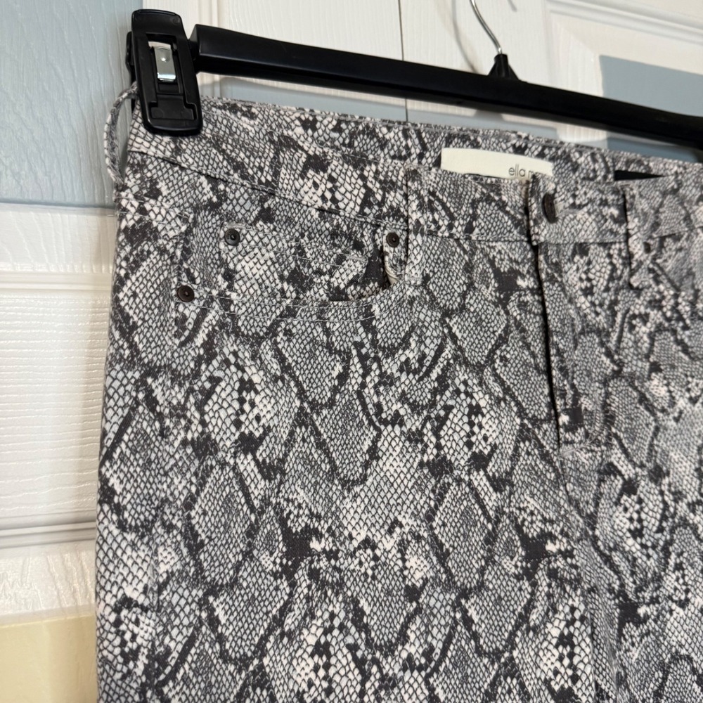 Ella Moss Anthropologie Mid Rise Skinny Grey Black White Snake Print Pants‎ 29 - Picture 2 of 9